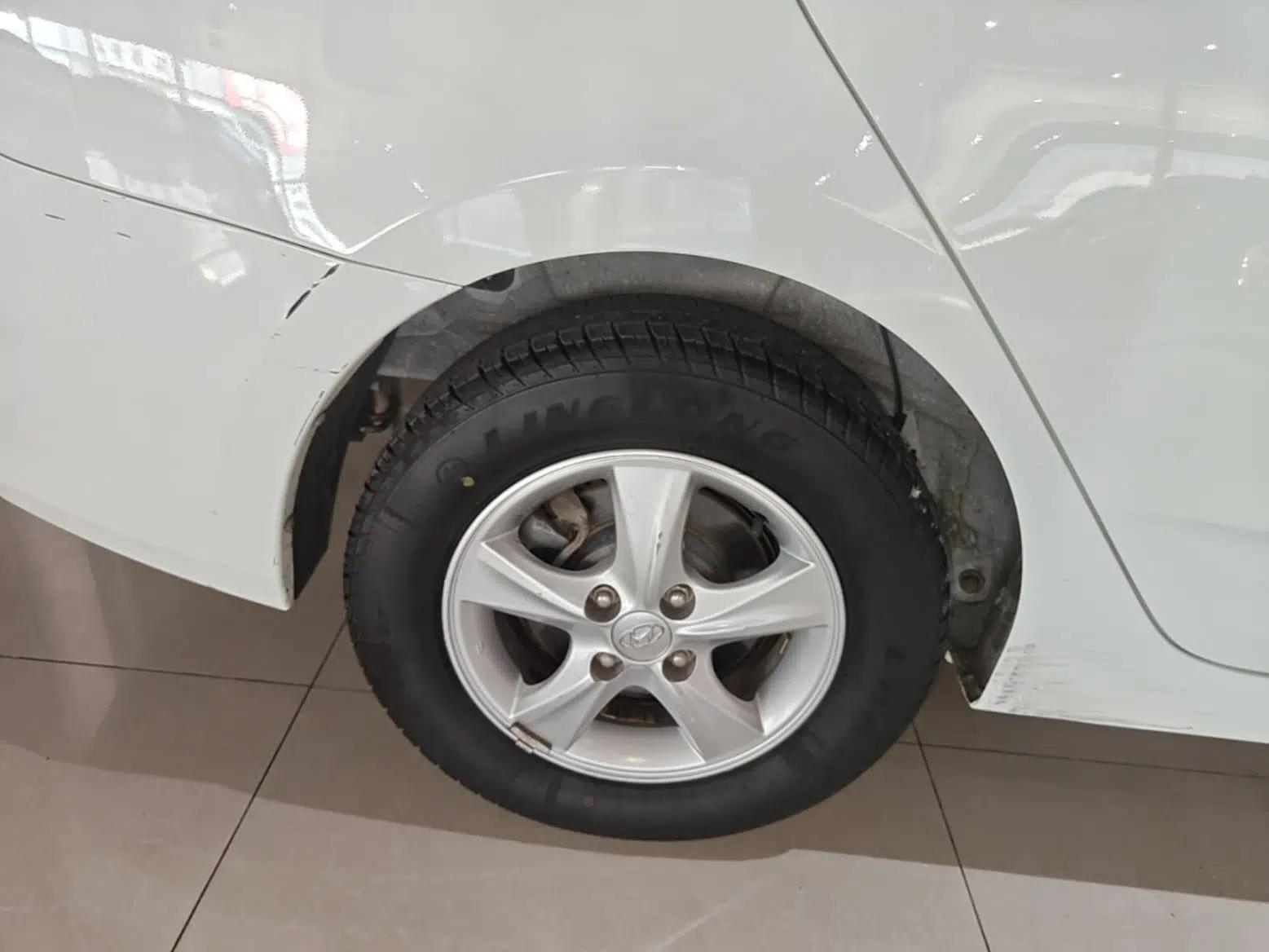 Hyundai Verna (older generation) 2014 1.4L Manual Smart GLS Trim — миниатюра 11