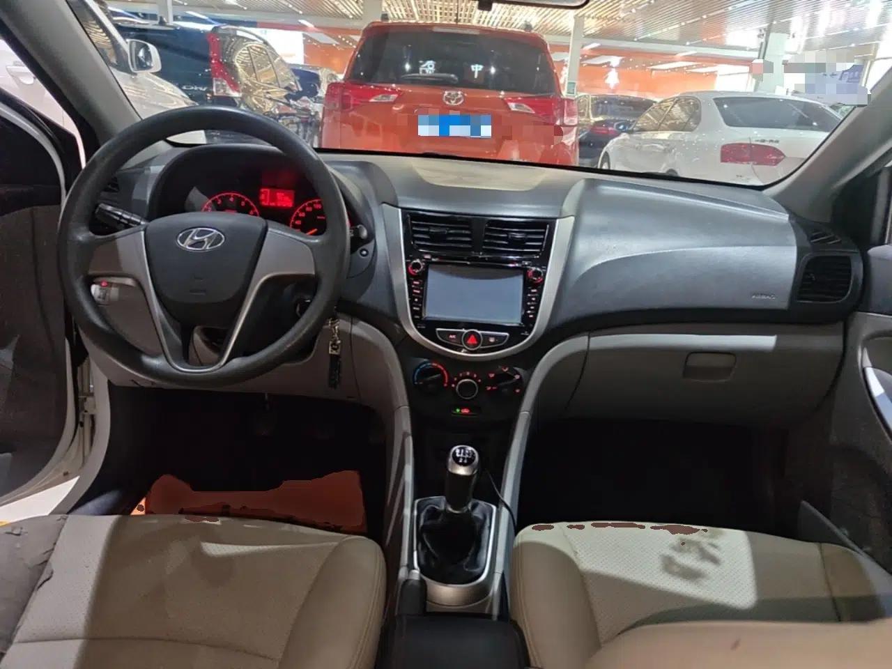 Hyundai Verna (older generation) 2014 1.4L Manual Smart GLS Trim — миниатюра 12