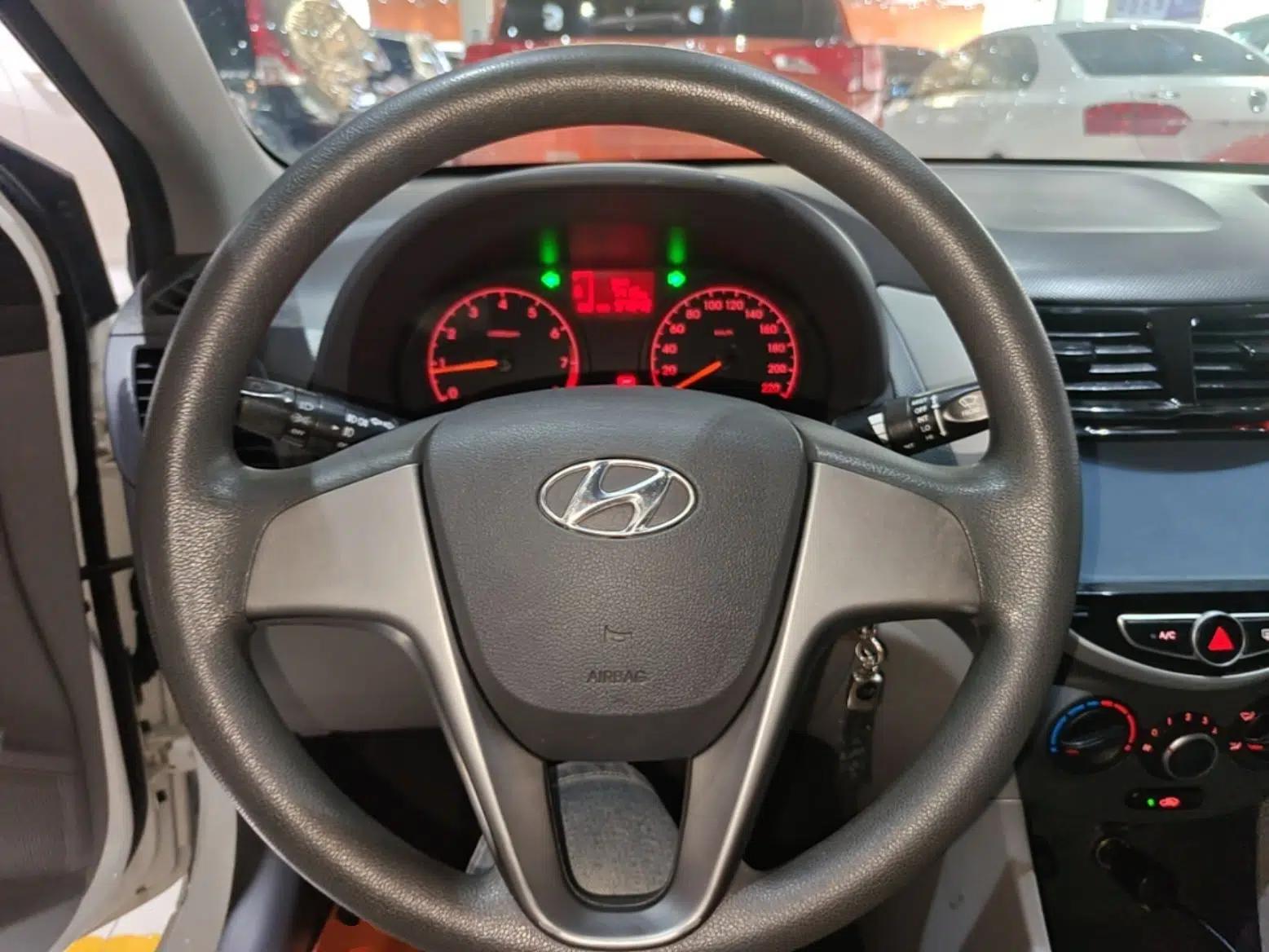 Hyundai Verna (older generation) 2014 1.4L Manual Smart GLS Trim — миниатюра 13