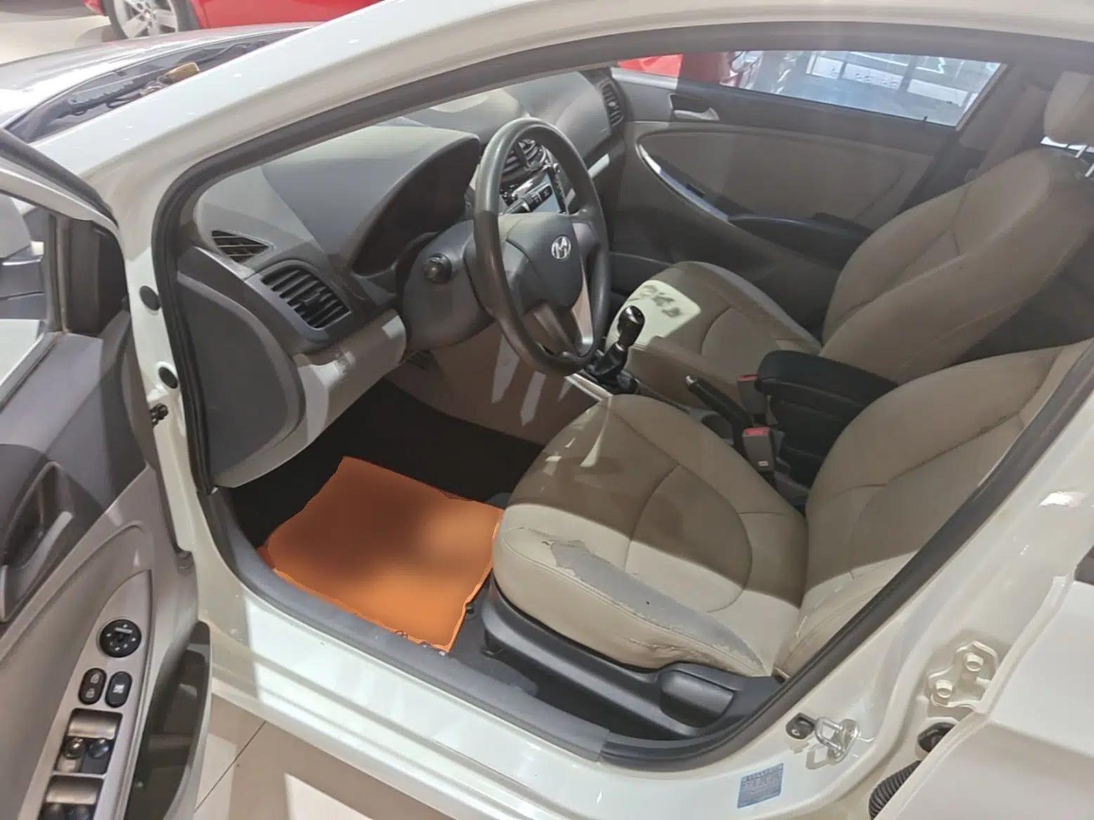 Hyundai Verna (older generation) 2014 1.4L Manual Smart GLS Trim — миниатюра 18