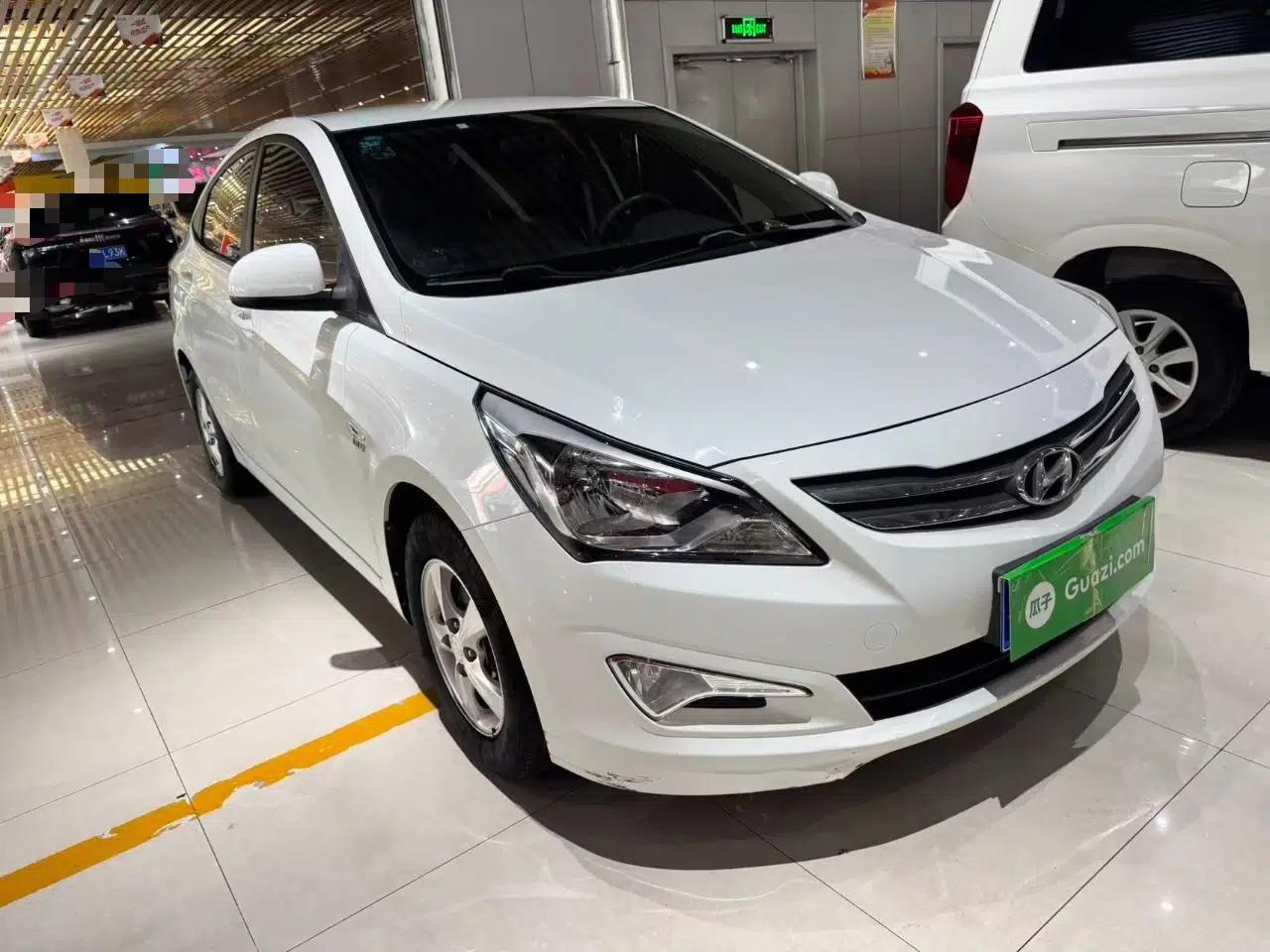 Hyundai Verna (older generation) 2014 1.4L Manual Smart GLS Trim — миниатюра 3