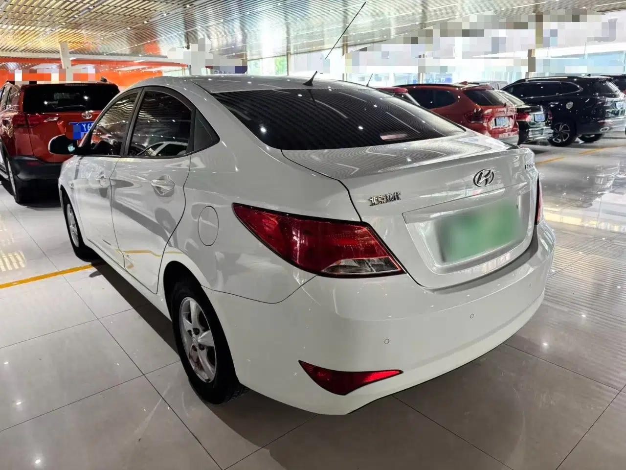 Hyundai Verna (older generation) 2014 1.4L Manual Smart GLS Trim — миниатюра 4