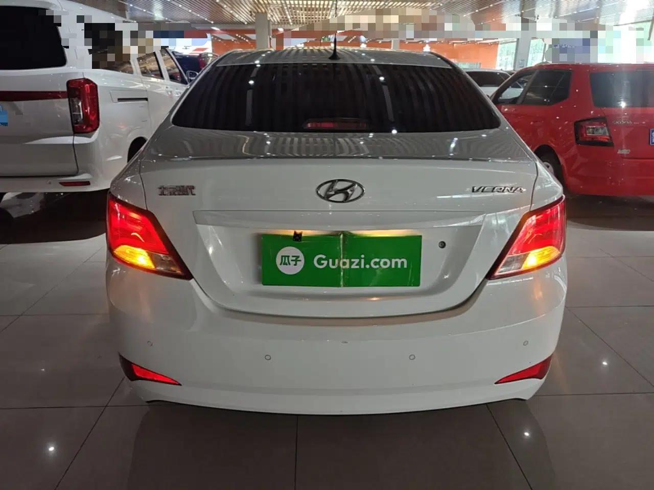 Hyundai Verna (older generation) 2014 1.4L Manual Smart GLS Trim — миниатюра 5