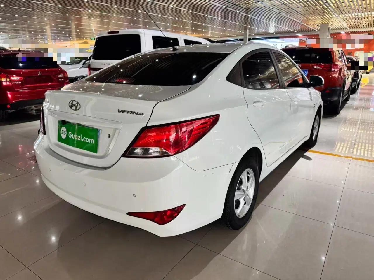 Hyundai Verna (older generation) 2014 1.4L Manual Smart GLS Trim — миниатюра 6