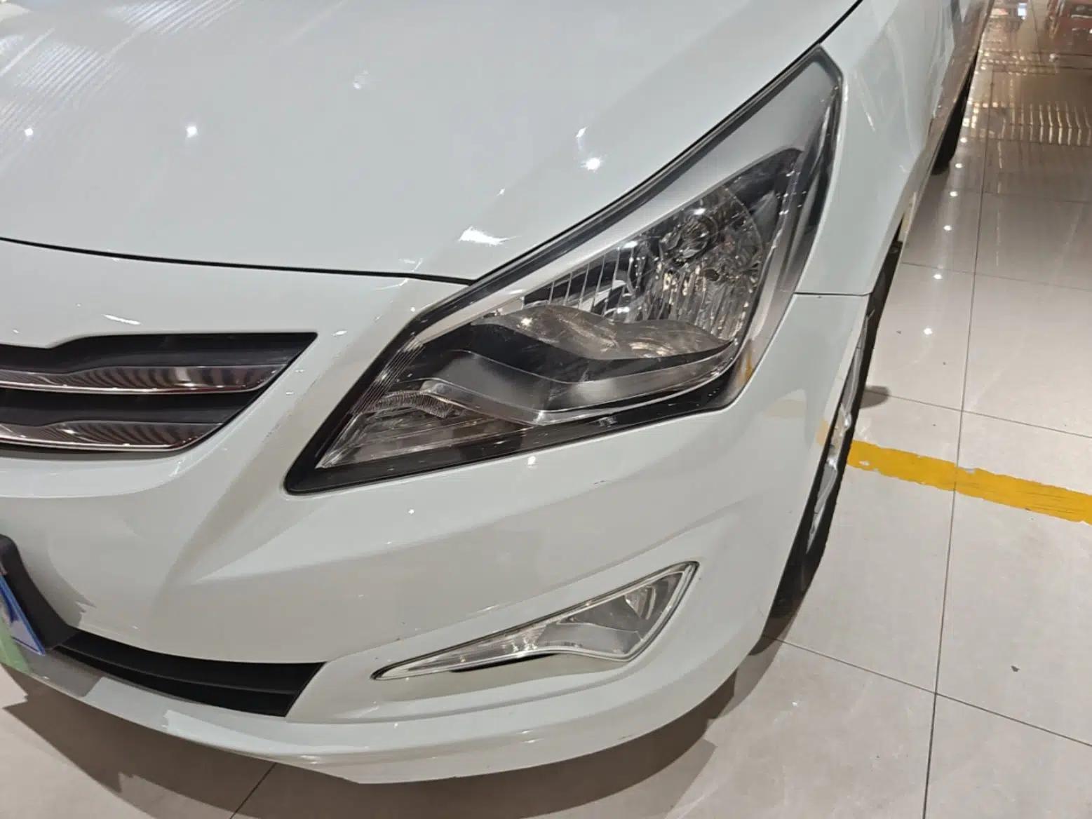 Hyundai Verna (older generation) 2014 1.4L Manual Smart GLS Trim — миниатюра 8