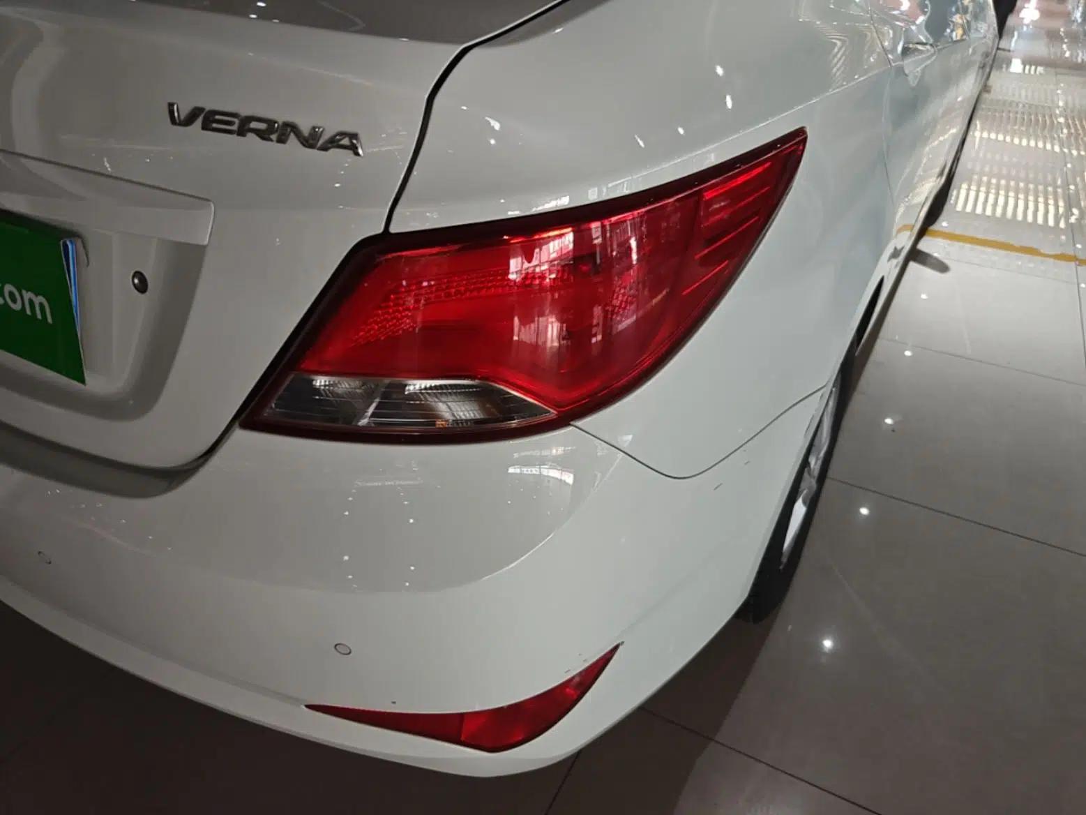 Hyundai Verna (older generation) 2014 1.4L Manual Smart GLS Trim — миниатюра 9