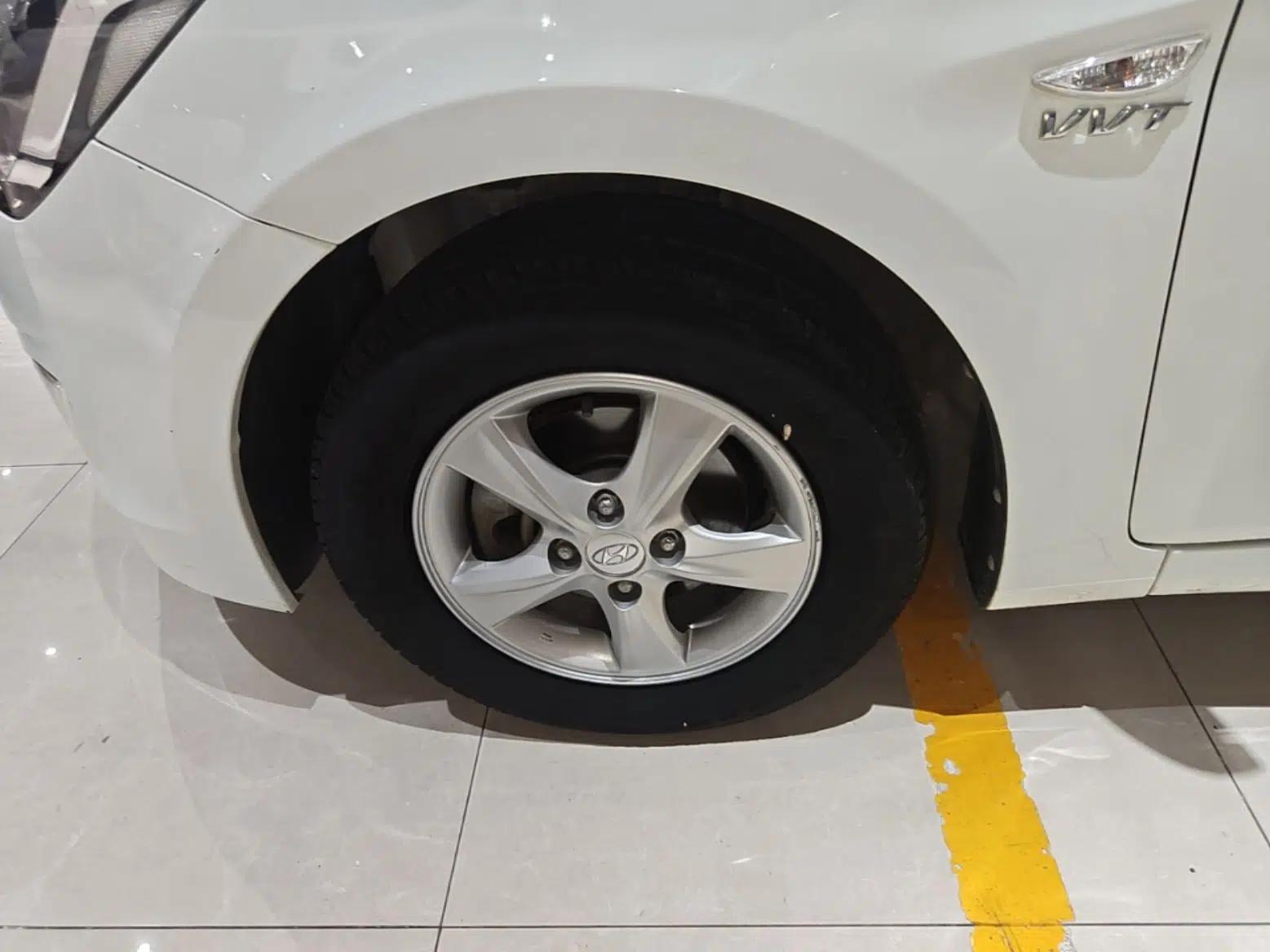 Hyundai Verna (older generation) 2014 1.4L Manual Smart GLS Trim — миниатюра 10