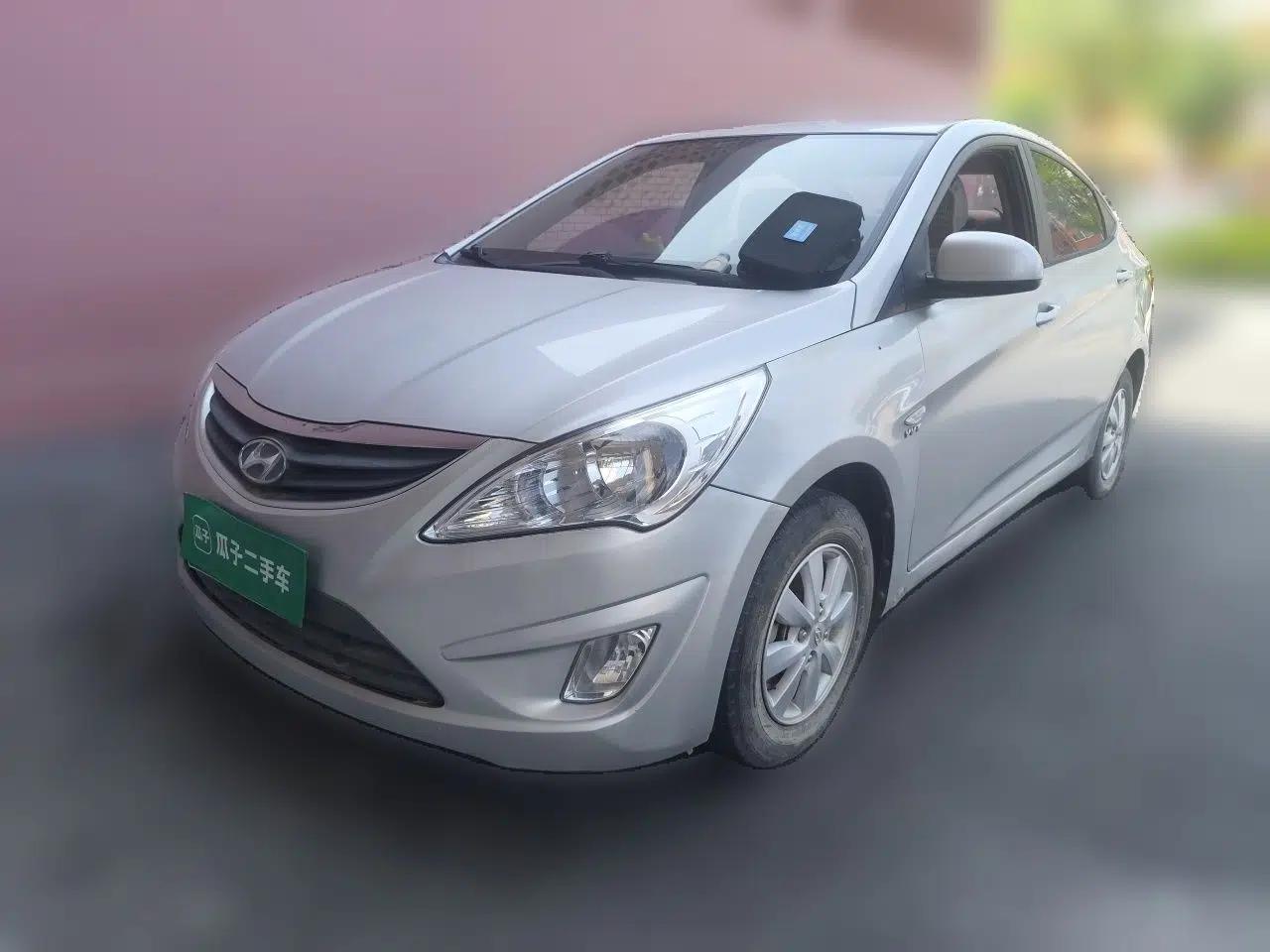 Hyundai Verna (older generation) 2010 Sedan 1.4L Manual Comfort GS — миниатюра 1