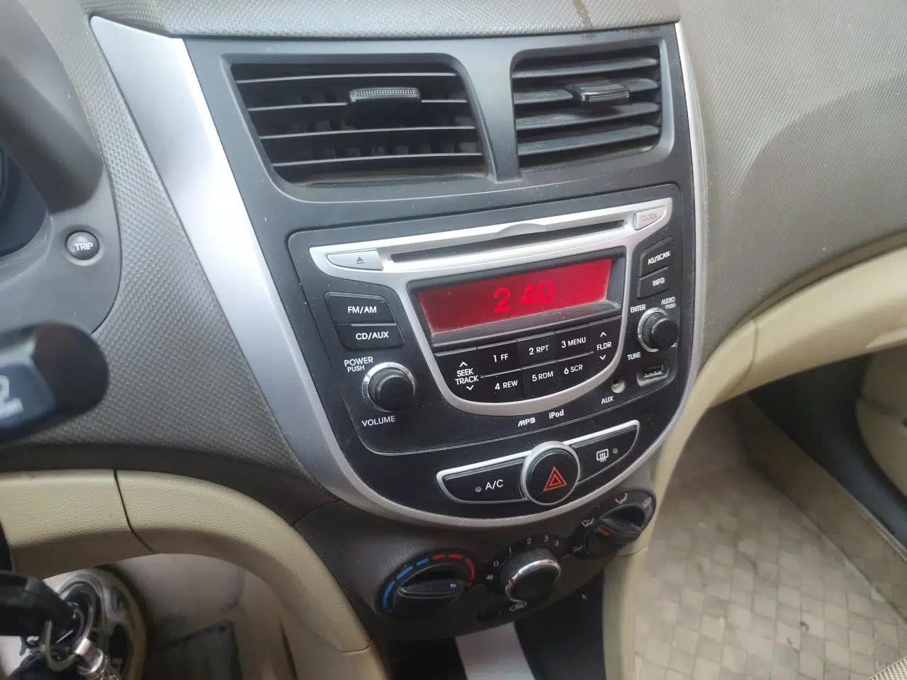 Hyundai Verna (older generation) 2010 Sedan 1.4L Manual Comfort GS — миниатюра 13