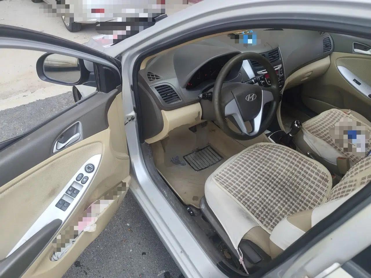Hyundai Verna (older generation) 2010 Sedan 1.4L Manual Comfort GS — миниатюра 16