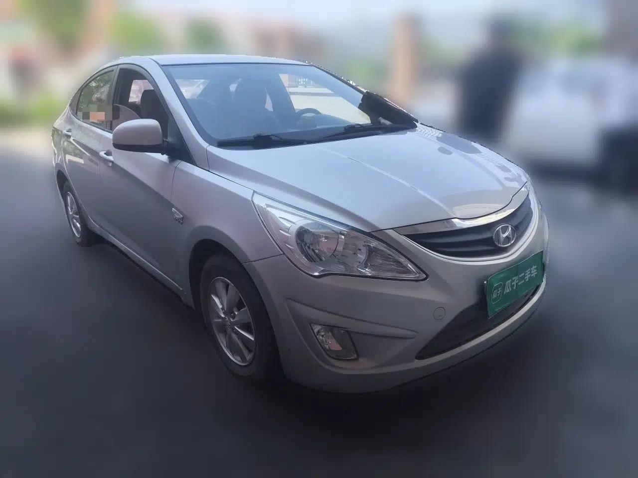 Hyundai Verna (older generation) 2010 Sedan 1.4L Manual Comfort GS — миниатюра 3