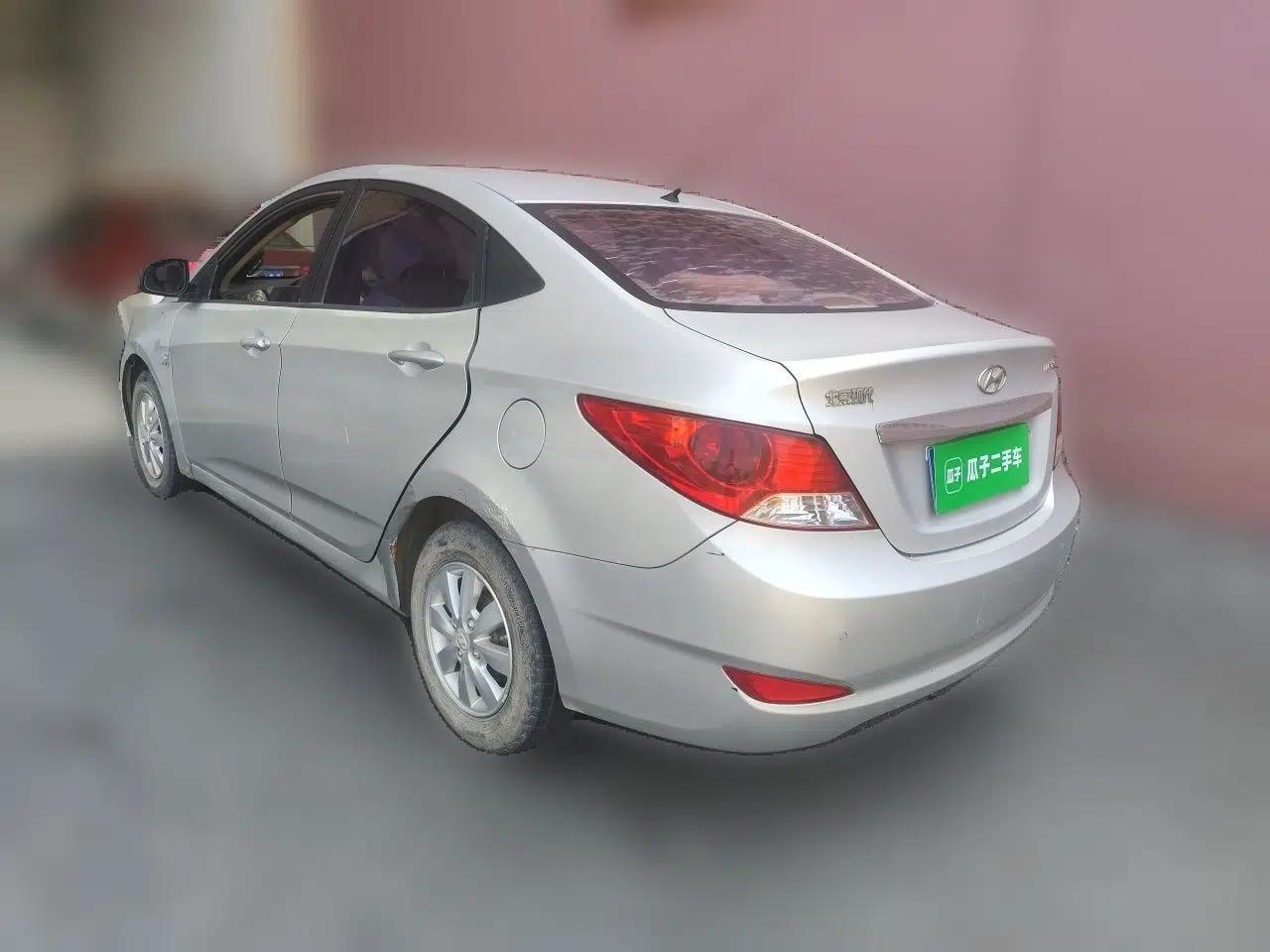 Hyundai Verna (older generation) 2010 Sedan 1.4L Manual Comfort GS — миниатюра 4