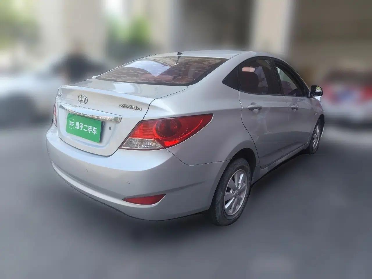 Hyundai Verna (older generation) 2010 Sedan 1.4L Manual Comfort GS — миниатюра 6