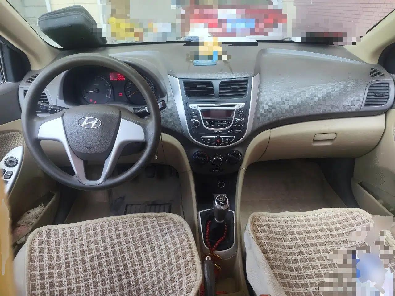 Hyundai Verna (older generation) 2010 Sedan 1.4L Manual Comfort GS — миниатюра 9