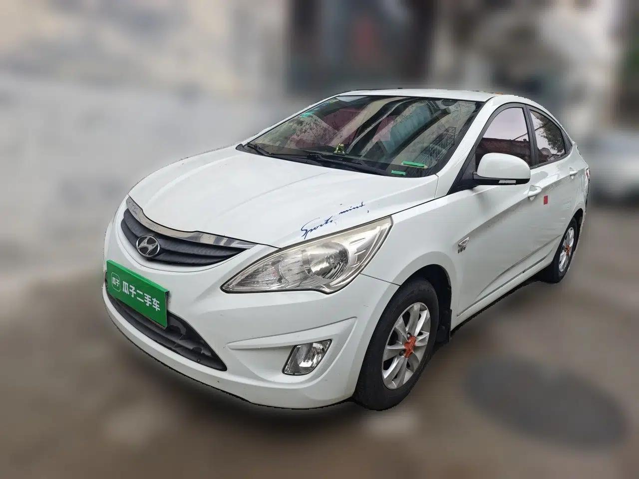Hyundai Verna (older generation) 2010 Sedan 1.4L Manual Comfort GS — миниатюра 1