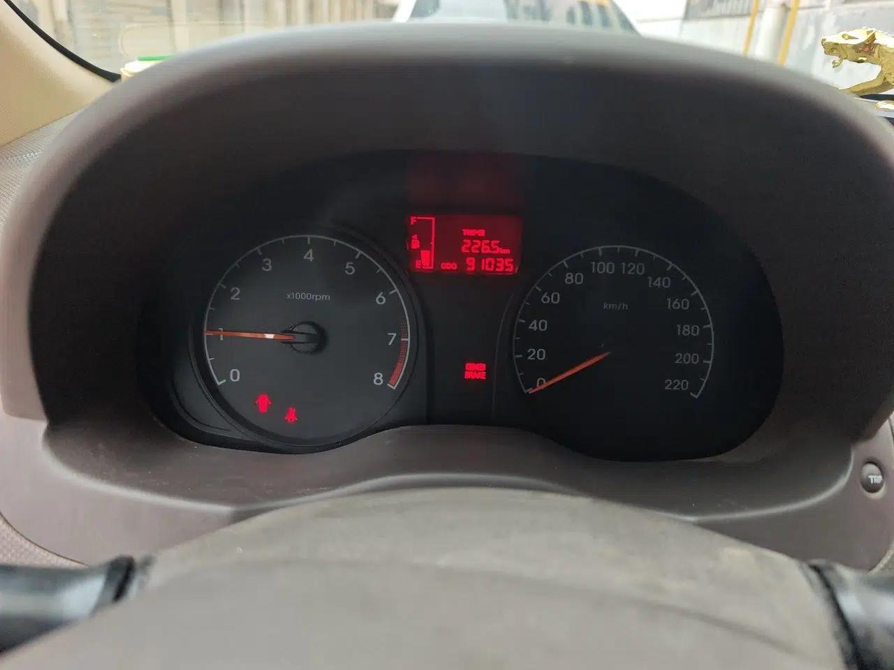 Hyundai Verna (older generation) 2010 Sedan 1.4L Manual Comfort GS — миниатюра 11