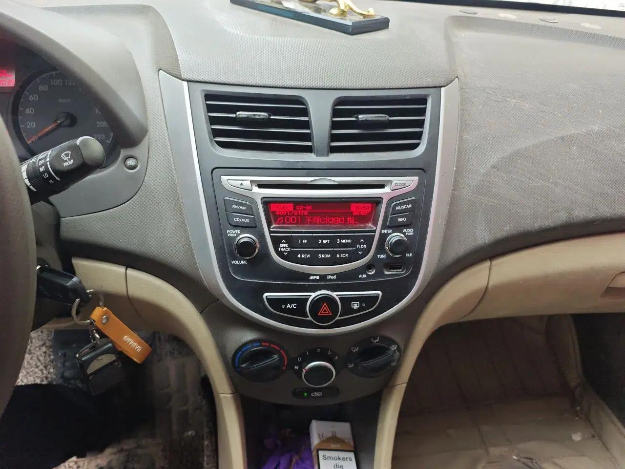 Hyundai Verna (older generation) 2010 Sedan 1.4L Manual Comfort GS — миниатюра 13