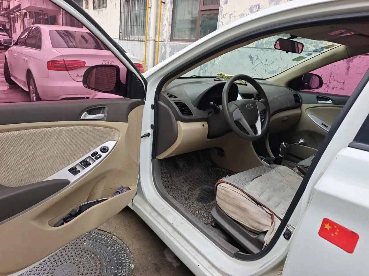 Hyundai Verna (older generation) 2010 Sedan 1.4L Manual Comfort GS — миниатюра 16