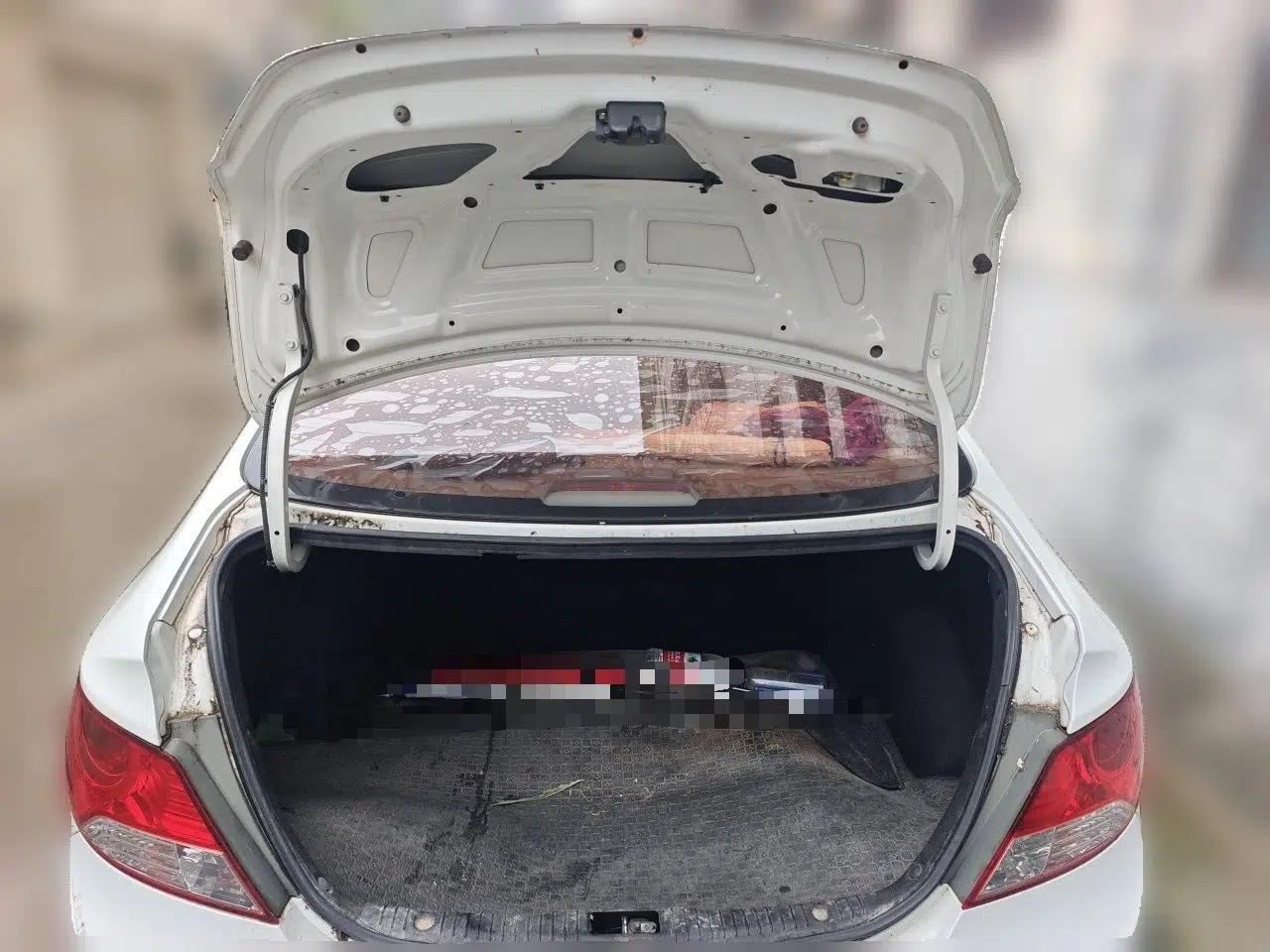 Hyundai Verna (older generation) 2010 Sedan 1.4L Manual Comfort GS — миниатюра 19