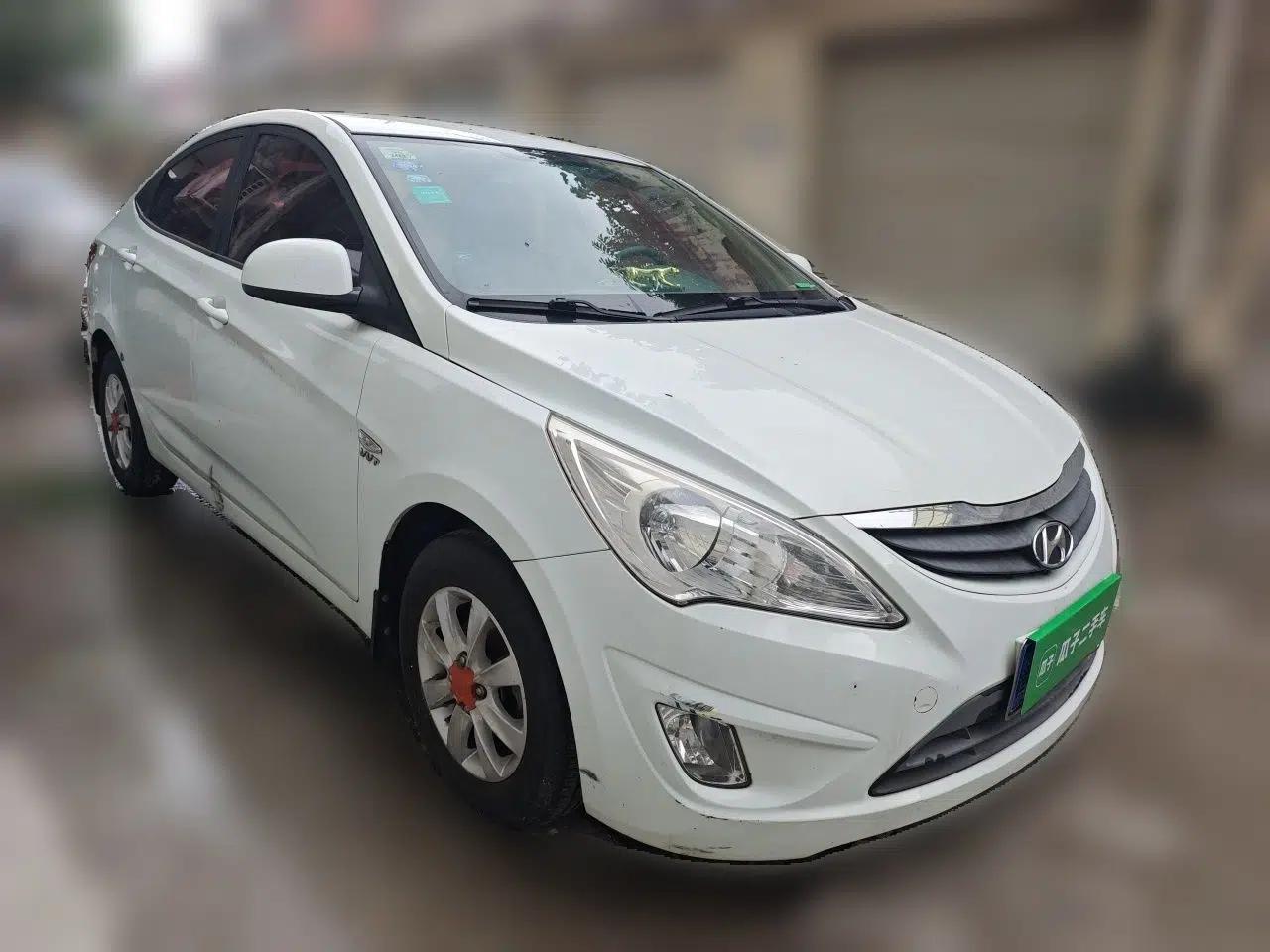 Hyundai Verna (older generation) 2010 Sedan 1.4L Manual Comfort GS — миниатюра 3