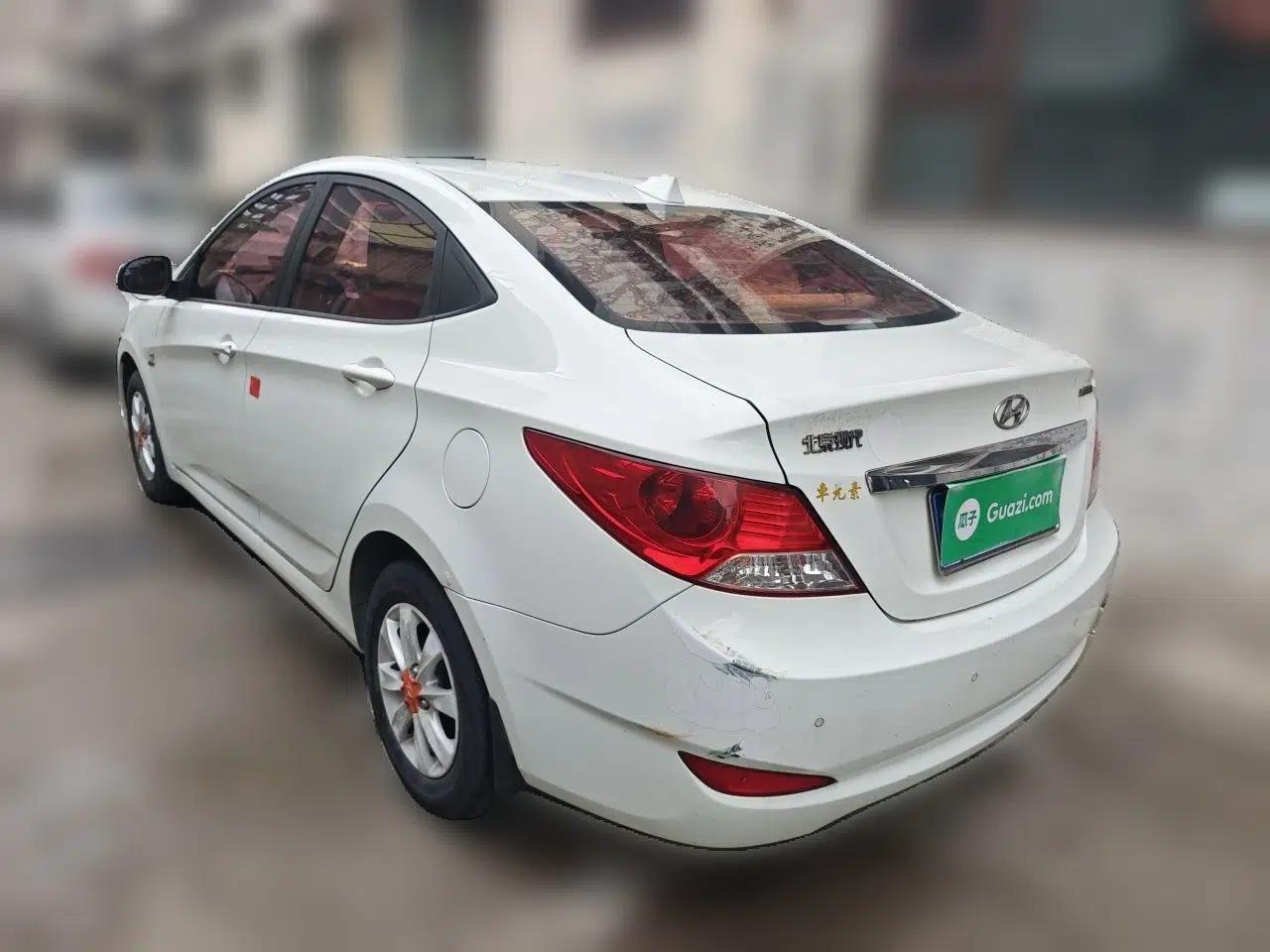 Hyundai Verna (older generation) 2010 Sedan 1.4L Manual Comfort GS — миниатюра 4