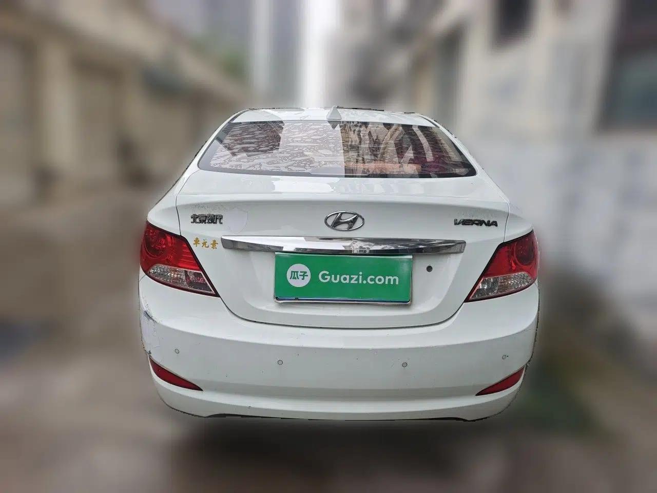 Hyundai Verna (older generation) 2010 Sedan 1.4L Manual Comfort GS — миниатюра 5