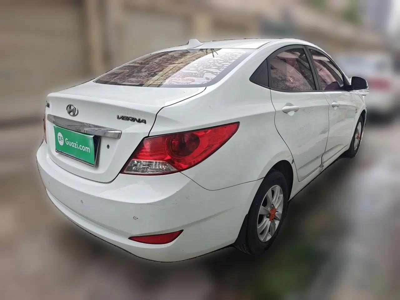 Hyundai Verna (older generation) 2010 Sedan 1.4L Manual Comfort GS — миниатюра 6