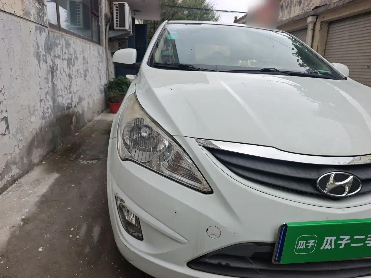 Hyundai Verna (older generation) 2010 Sedan 1.4L Manual Comfort GS — миниатюра 7