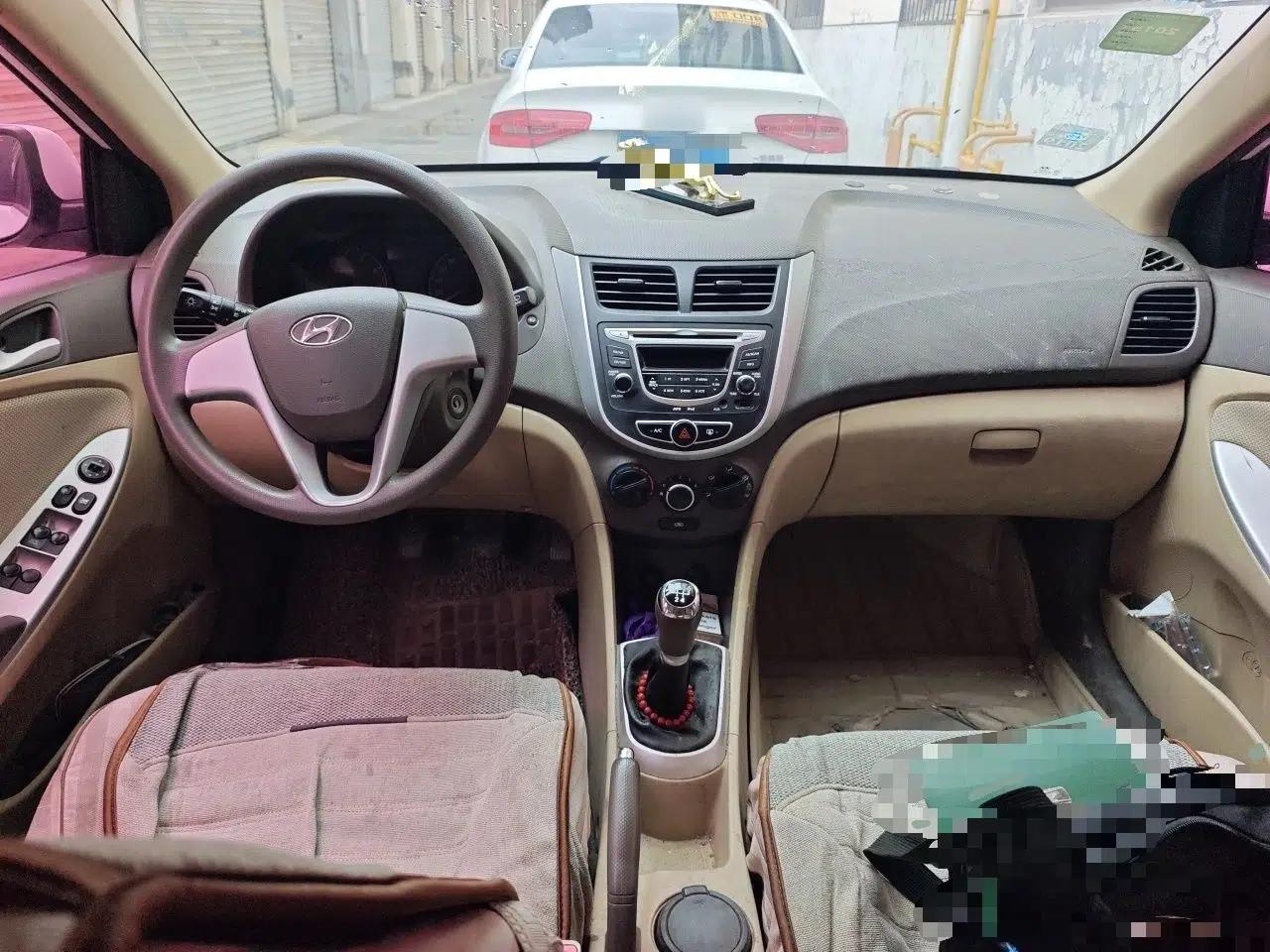 Hyundai Verna (older generation) 2010 Sedan 1.4L Manual Comfort GS — миниатюра 9