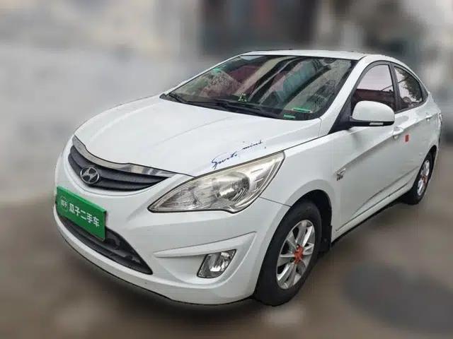 Hyundai Verna (older generation) 2010 Sedan 1.4L Manual Comfort GS