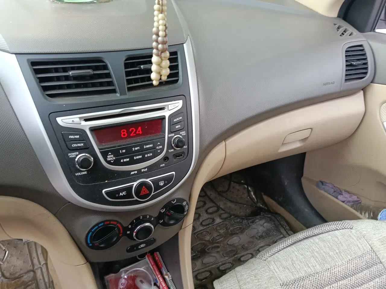 Hyundai Verna (older generation) 2010 Sedan 1.4L Manual Comfort GS — миниатюра 13