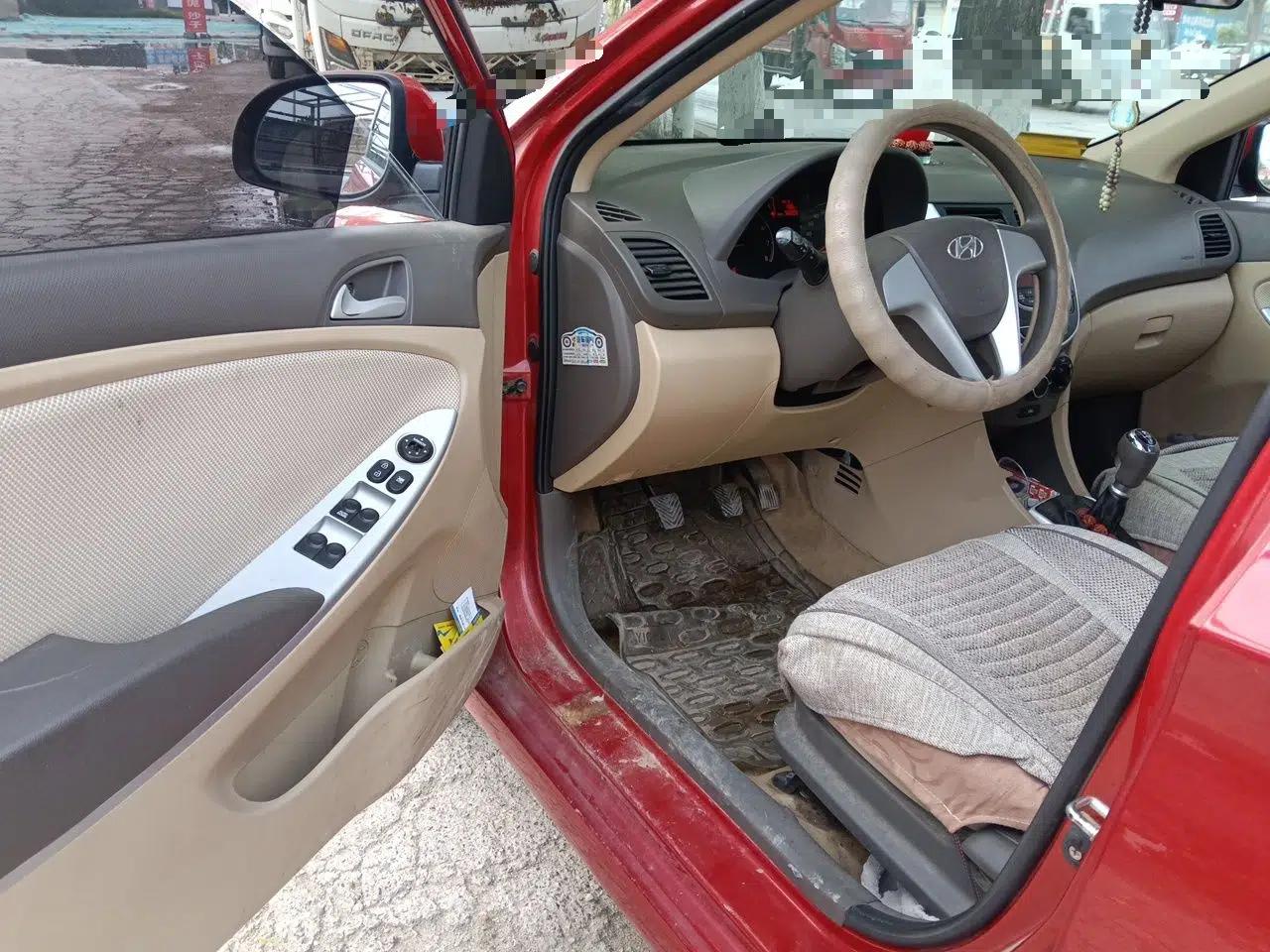 Hyundai Verna (older generation) 2010 Sedan 1.4L Manual Comfort GS — миниатюра 16