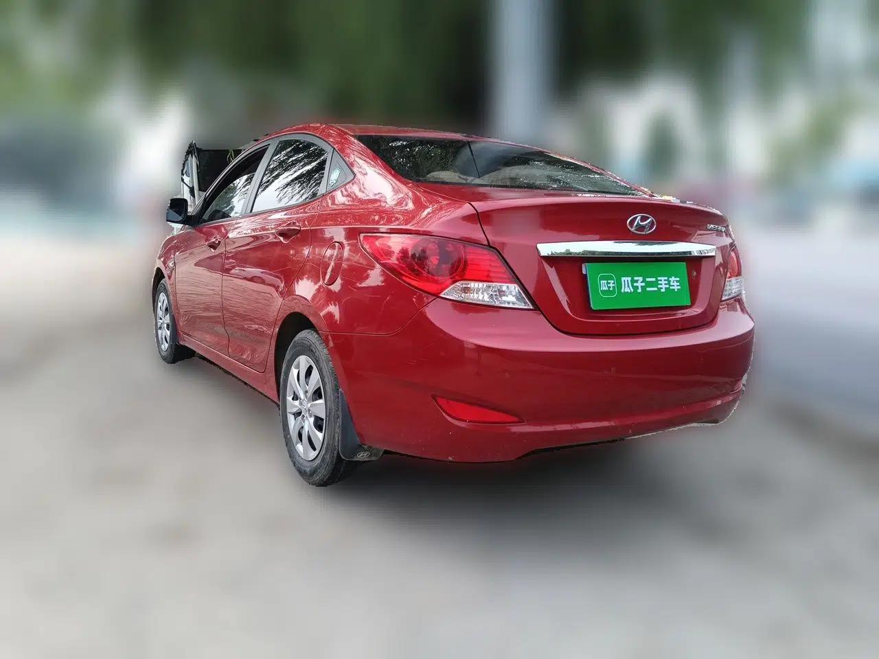 Hyundai Verna (older generation) 2010 Sedan 1.4L Manual Comfort GS — миниатюра 4