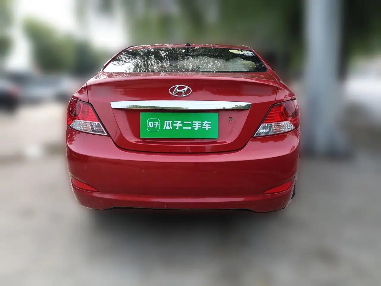 Hyundai Verna (older generation) 2010 Sedan 1.4L Manual Comfort GS — миниатюра 5