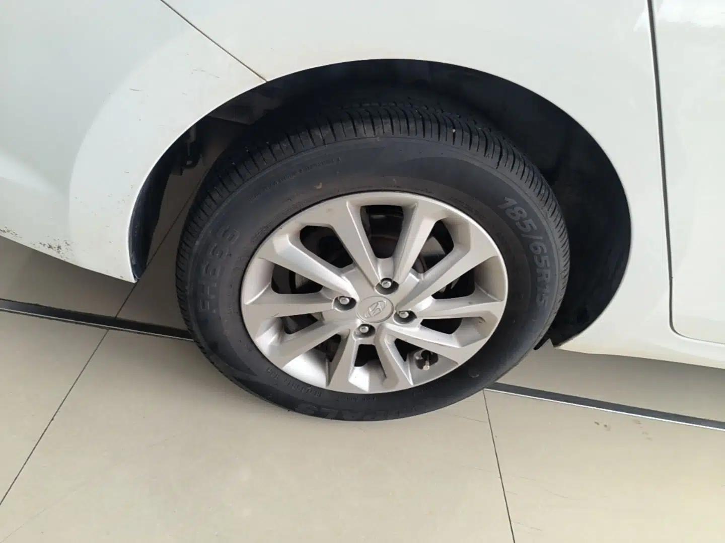 Hyundai Verna (new generation) 2016 1.4L Manual Cool Edition GLS — миниатюра 11