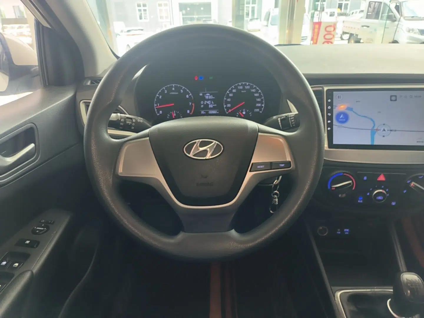 Hyundai Verna (new generation) 2016 1.4L Manual Cool Edition GLS — миниатюра 13