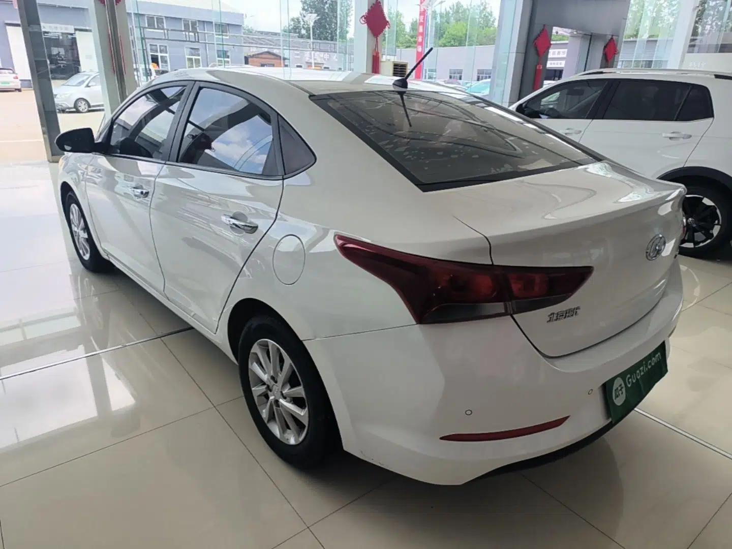 Hyundai Verna (new generation) 2016 1.4L Manual Cool Edition GLS — миниатюра 4