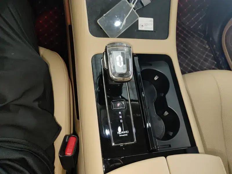 Wenjie M7 2022 AWD Luxury Edition — миниатюра 17