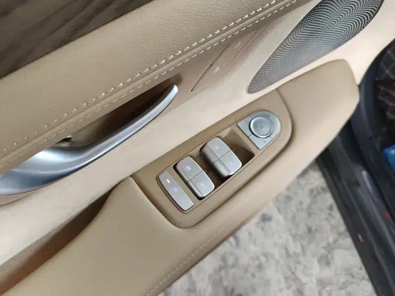 Wenjie M7 2022 AWD Luxury Edition — миниатюра 23