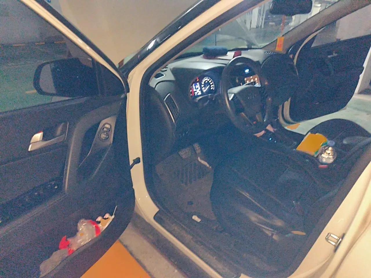 Hyundai ix25 2015 1.6L Automatic Two-Wheel-Drive Deluxe DLX Model — миниатюра 13