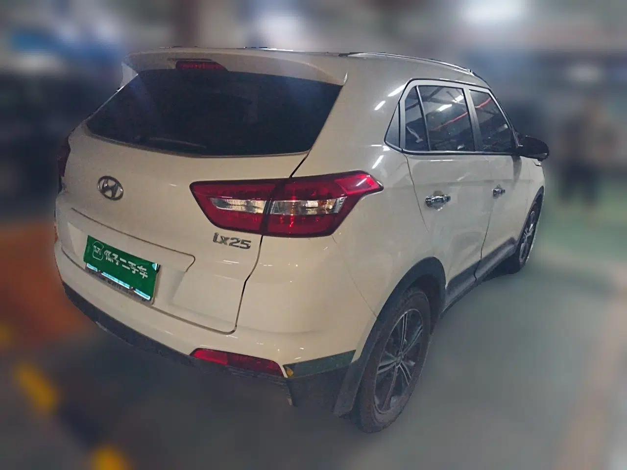 Hyundai ix25 2015 1.6L Automatic Two-Wheel-Drive Deluxe DLX Model — миниатюра 4