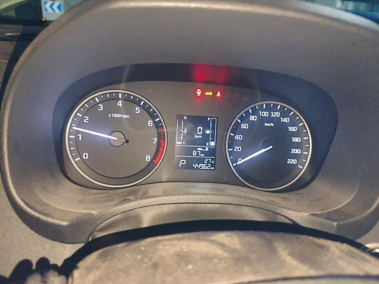 Hyundai ix25 2015 1.6L Automatic Two-Wheel-Drive Deluxe DLX Model — миниатюра 8