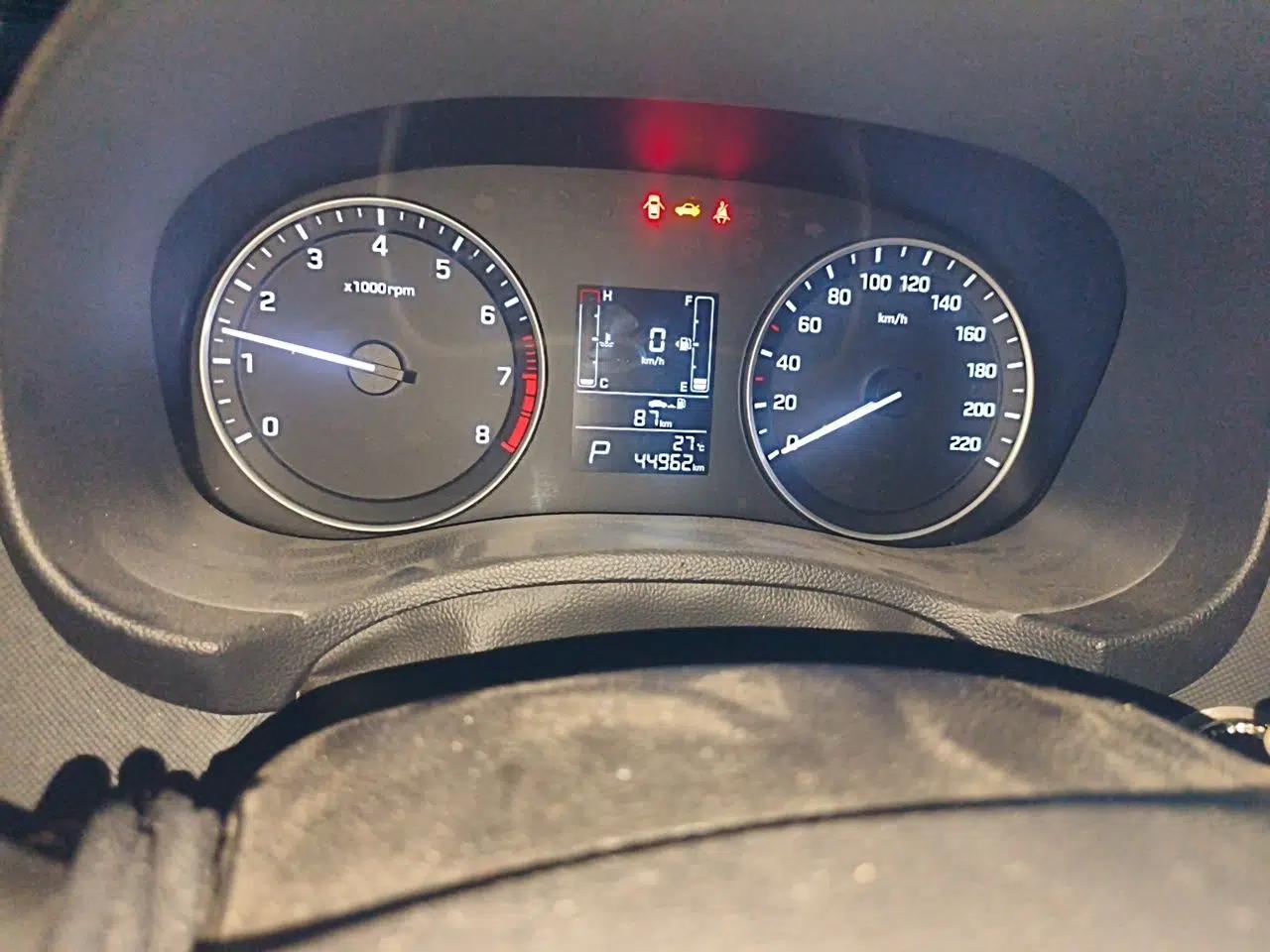 Hyundai ix25 2015 1.6L Automatic Two-Wheel-Drive Deluxe DLX Model — миниатюра 9