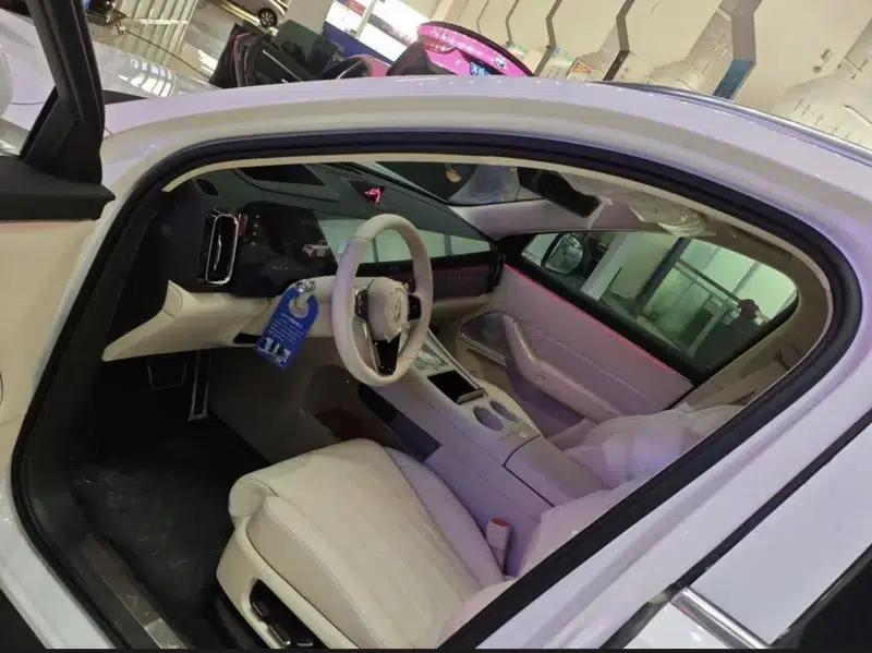 Wenjie M8 2025 Extended Range Max 5-Seat Version (192-line LiDAR) — миниатюра 7