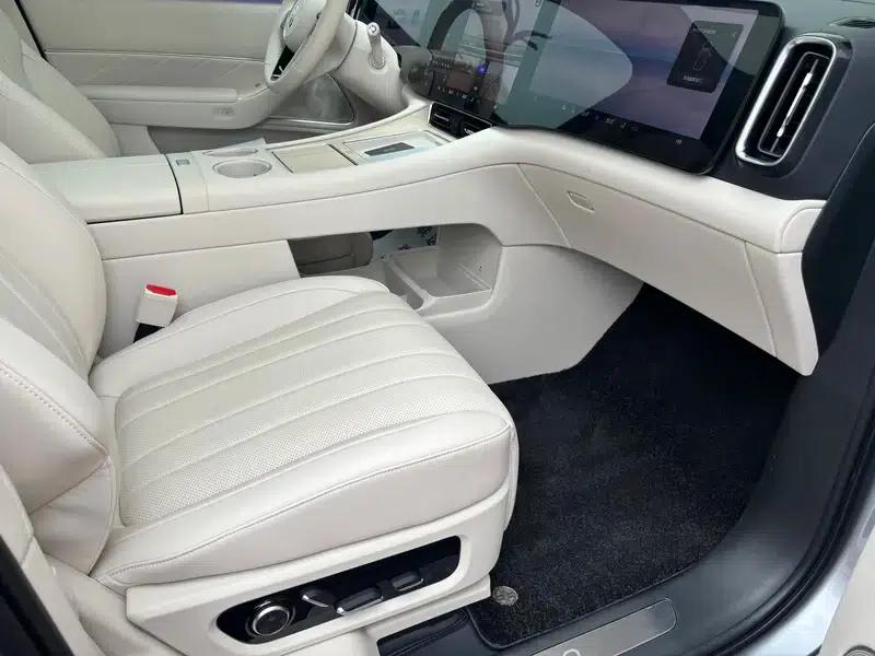 Wenjie M8 2025 Extended Range Ultra 6-Seat 4WD (192-line LiDAR) — миниатюра 7