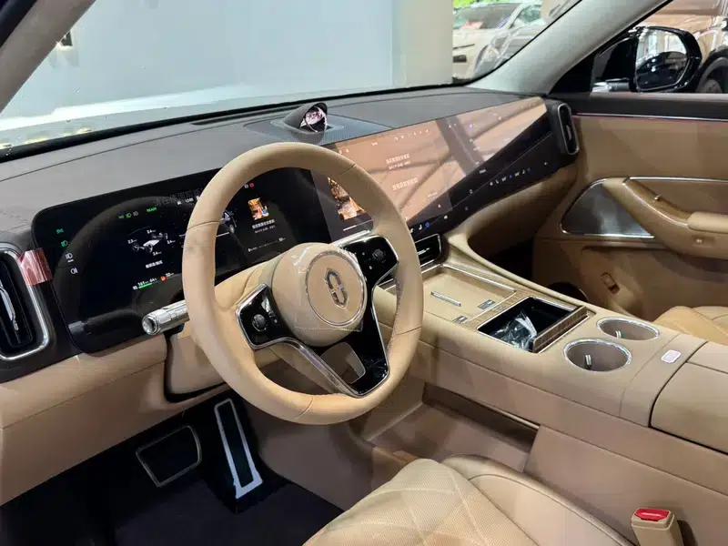 Wenjie M8 2025 Extended Range Max+ 5-Seat 4WD Version (896-line LiDAR) — миниатюра 15
