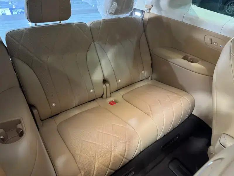 Wenjie M8 2025 Extended Range Max+ 5-Seat 4WD Version (896-line LiDAR) — миниатюра 18
