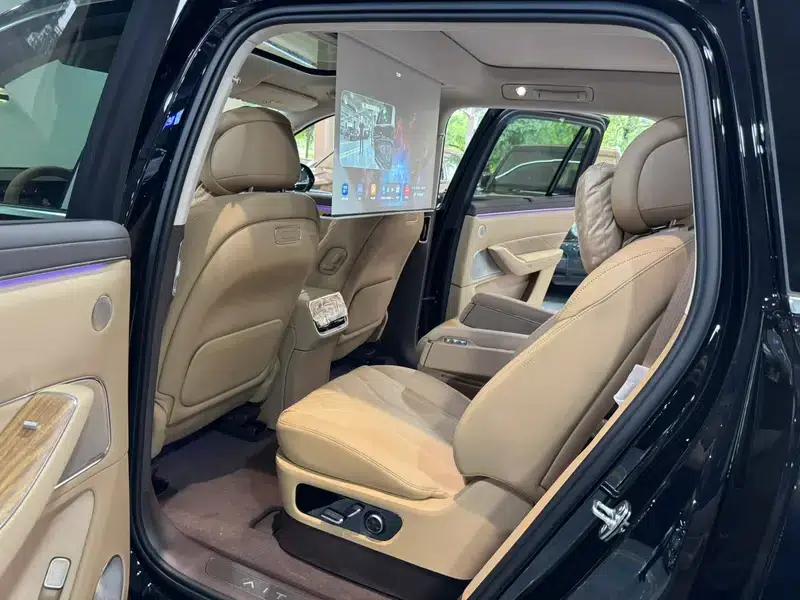 Wenjie M8 2025 Extended Range Max+ 5-Seat 4WD Version (896-line LiDAR) — миниатюра 19