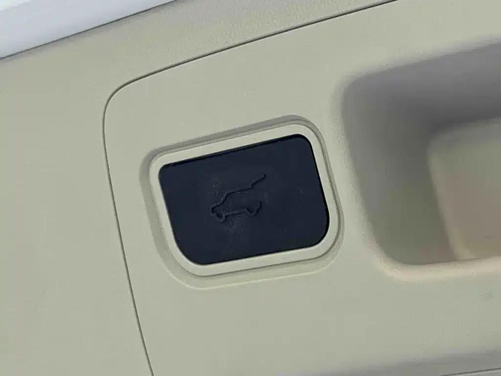 Buick GL8 2023 ES Luxury Comfort Edition — миниатюра 25