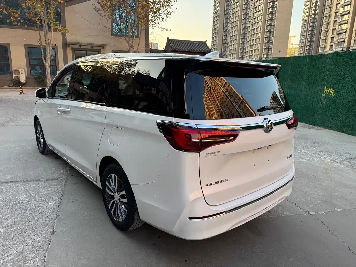 Buick GL8 2023 ES Luxury Edition — миниатюра 2